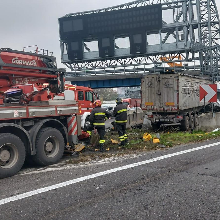 Incidente Mortale Sulla A4 Camion Contro Furgone L Intervento Dei