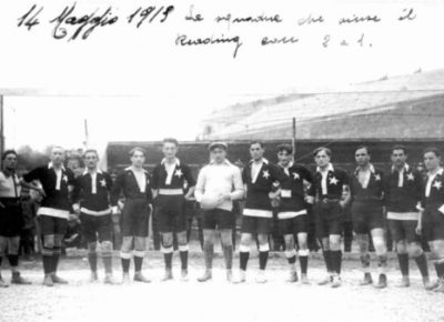 Immagine Undici eroi in maglia nera a braccia alzate contro gli inglese…era il Casale di 100 anni fa Immagine Undici eroi in maglia nera a braccia alzate contro gli inglese…era il Casale di 100 anni fa
