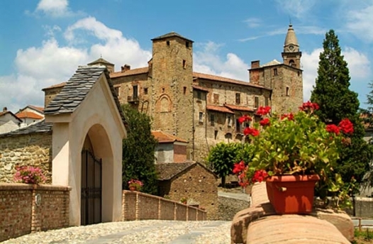 Monastero festeggia con Dietro l’Angolo