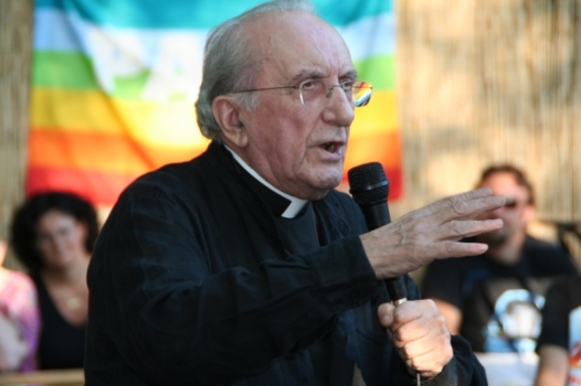 Una serata dedicata a Don Gallo, sacerdote ‘angelicamente anarchico’