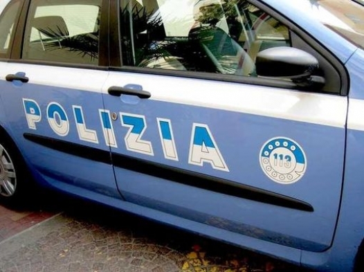 Voleva l’auto: uomo aggredisce giovani donne