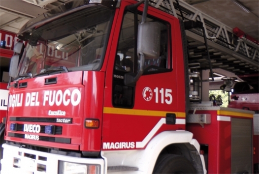 In fumo 150 quintali di riso. Violento incendio a un essiccatoio nel casalese
