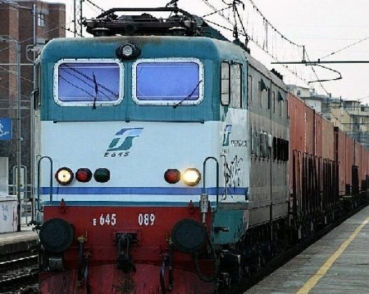 Piemonte e Liguria litigano: a pagare sono i pendolari Piemonte e Liguria litigano: a pagare sono i pendolari