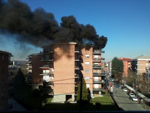 Immagine Incendio al quinto piano di un palazzo a Valenza, nessun ferito Immagine Incendio al quinto piano di un palazzo a Valenza, nessun ferito