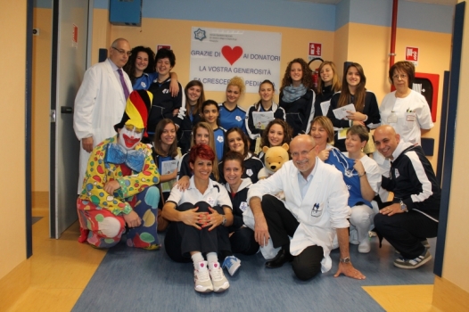 Volley: le ragazze del Quattrovalli dai bambini dell’Ospedaletto