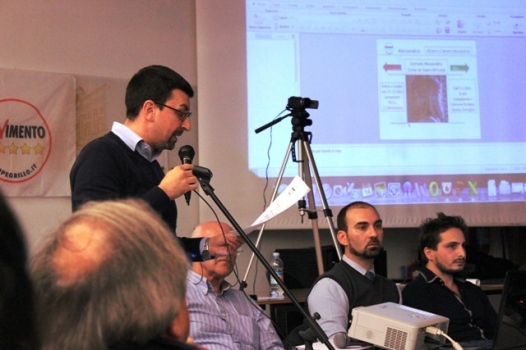 Il sindaco affronta i grillini e cerca il dialogo