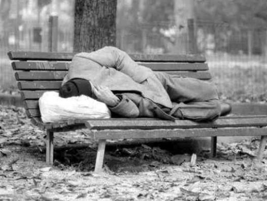 La povertà raddoppia: l’emergenza classica si fonde con le nuove insidie sociali