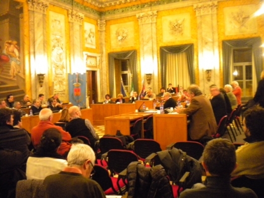 La nuova piscina, il ‘pubblico interesse’ e i dubbi di minoranza e cittadini