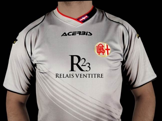 Grigi con un nuovo sponsor sulle maglie