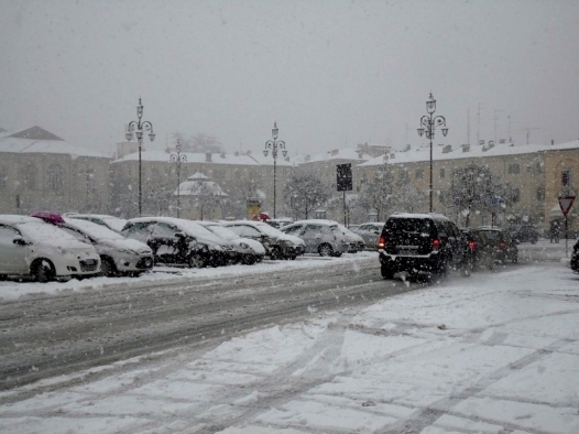 Neve in provincia: in azione anche i trattori degli agricoltori. I numeri utili per le emergenze