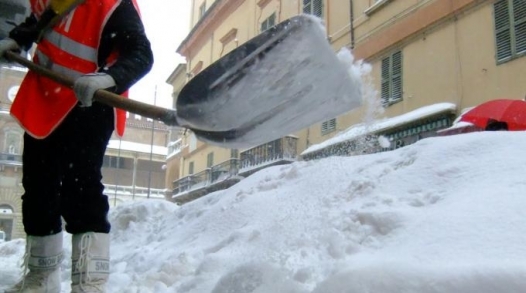 Sempre più persone in fila per diventare spalatori