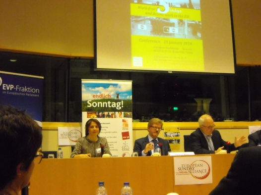 Manuela Ulandi a Bruxelles per portare avanti la battaglia contro le aperture domenicali