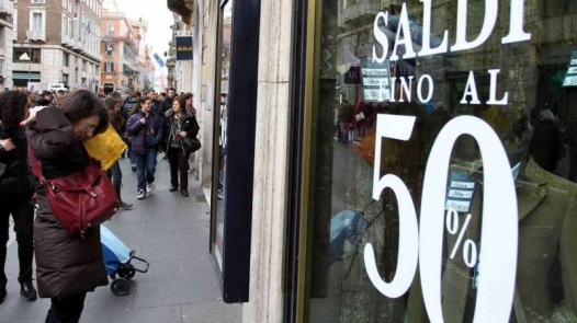 Sabato al via i saldi ‘più convenienti degli ultimi 10 anni’