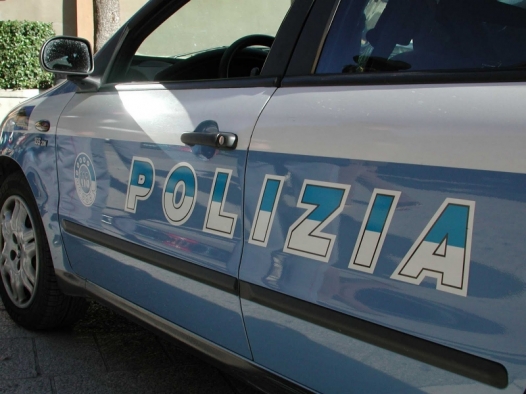 Coppia di mezza età con metodo razziava gli autogrill: arrestati