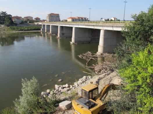 Il Ponte sul Po chiuso da lunedì 17  per togliere alberi e ramaglie dai piloni