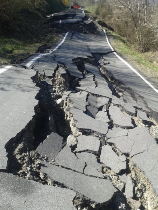 Frana lungo la SP 227 del Rocchino nel Comune di Melazzo