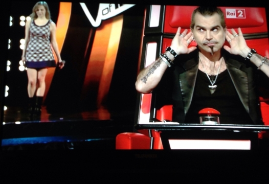 La cantante alessandrina Elisabetta convince Pelù, J-Ax e la Carrà