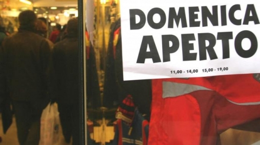 Nuove feste in vista e torna la battaglia contro le aperture straordinarie