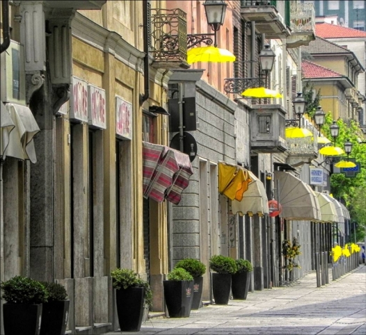 La vetrina più bella della ‘Primavera alessandrina’ in via Dante