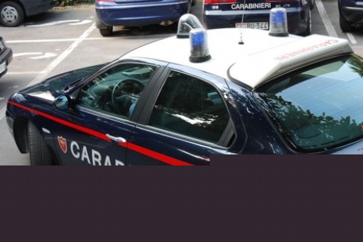 Giovane picchiava i coetanei per portargli via i cellulari: denunciato dai Carabinieri