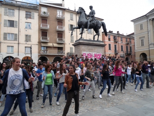 A Casale un flash mob degli studenti contro il gioco d?azzardo