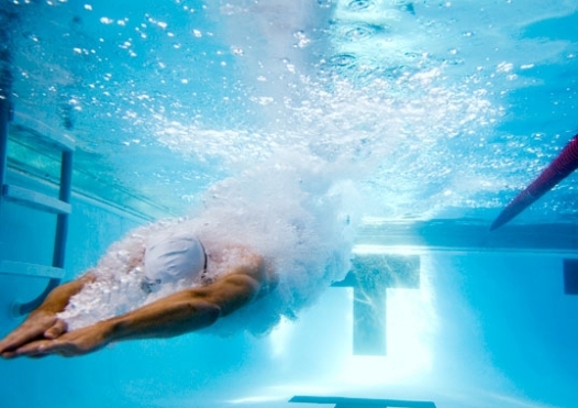 Valenza avrà la piscina estiva, parola di sindaco. Sergio Cassano garantisce la riapertura della struttura
