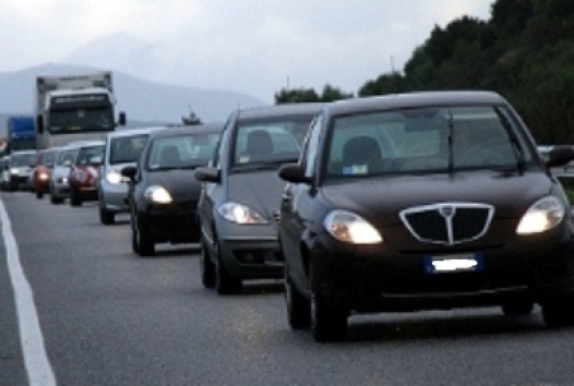 Incidente in moto sulla A26: un ferito grave. Traffico in diminuzione