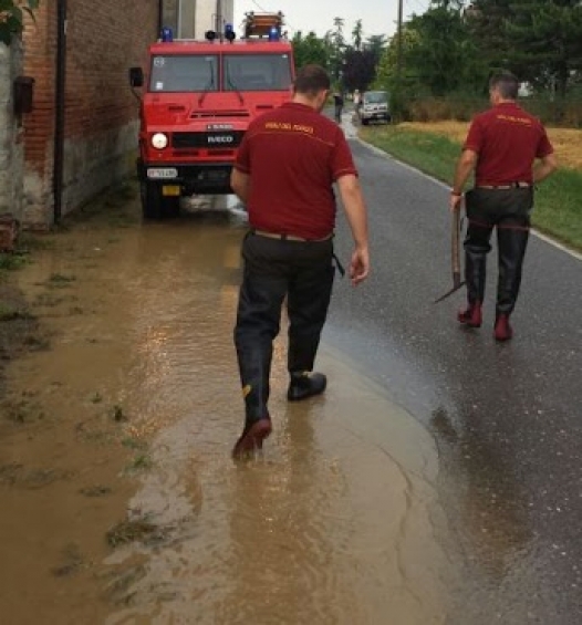 Violenti acquazzoni nel tortonese. Isolata cascina a Sale