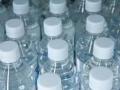 Acquista un Pc sulla rete, ma nel pacco trova delle bottiglie d’acqua minerale