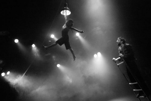 Il circo contemporaneo del Magda Clan si esibisce a San Salvatore