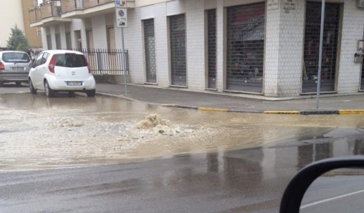 Tratto di strada allagato in corso Marx