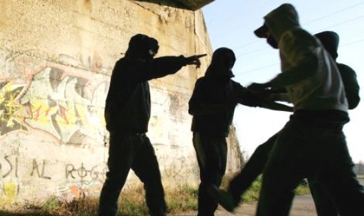 Prima gli prendono la bici e poi chiedono 40 euro per restituirla: denunciati tre bulli 17enni