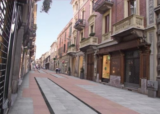 La Sera in blu riaccende il dibattito sul commercio in centro città
