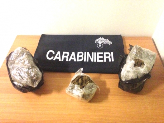 Arrestato 29enne: nascondeva nel garage un chilo e 200 grammi di marijuana