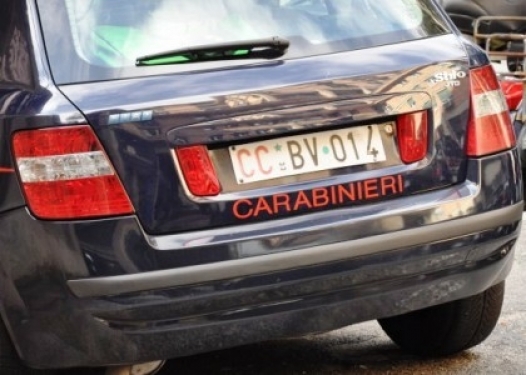 Guida a zig zag fino a Borgoratto senza una ruota: denunciata una 49enne