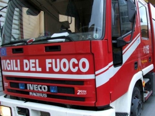 Il cane torna a casa, ma la padrona no. Pompieri ritrovano 82enne
