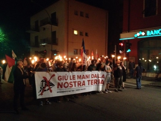 No Tav ancora in piazza: fiaccolata contro il Terzo Valico [FOTO]