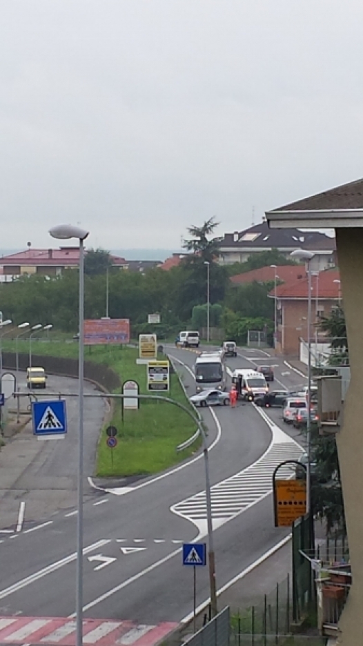 Incidente in circonvallazione a Valenza: due auto coinvolte
