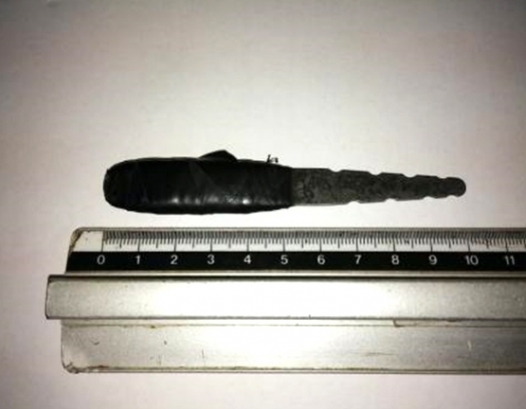 Un grimaldello nel portafoglio e materiale rubato a un contadino: denunciate due persone