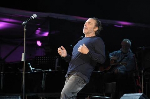 Il concerto-cabaret di Nino Frassica a Castagnole