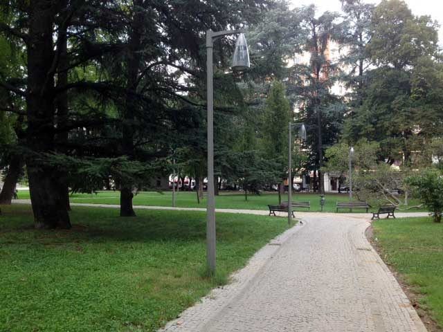 ‘Facciamo rivivere i giardini della stazione’: molti commenti per recuperare l’area verde della città