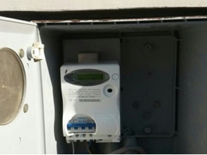 Manomette il contatore dell’Enel per rubare energia elettrica