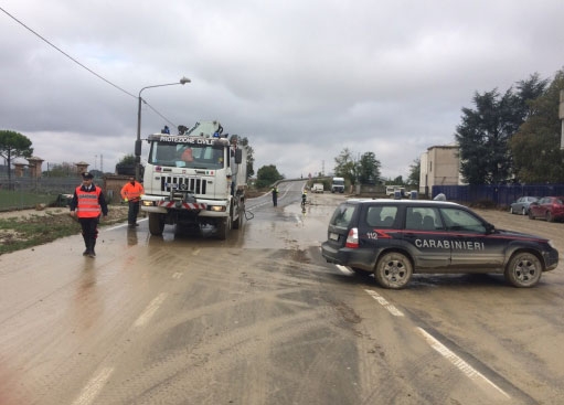 Carabinieri al lavoro da ieri nel novese e tortonese per aiutare gli alluvionati: decine gli interventi