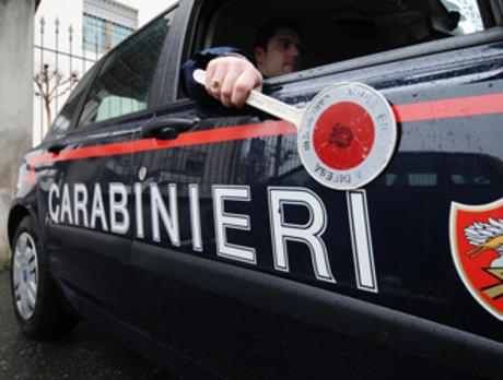 Nasconde 90 grammi di hashish nel sottotetto: arrestato