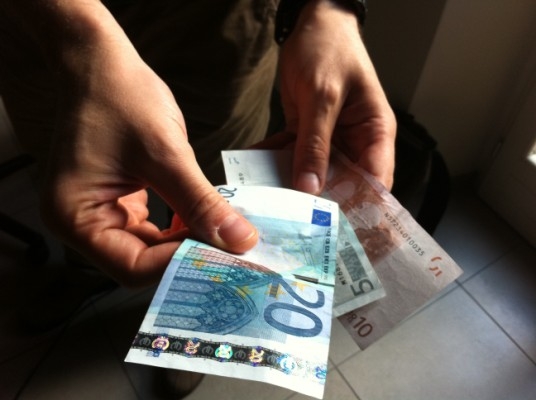 Si fingono operatori di una finanziaria e truffano un’alessandrina