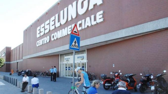 Aperte le candidature per un posto all’Esselunga di Casale