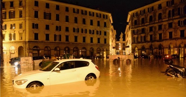 Anche i Vigili del Fuoco di Alessandria al lavoro a Genova dopo l’alluvione