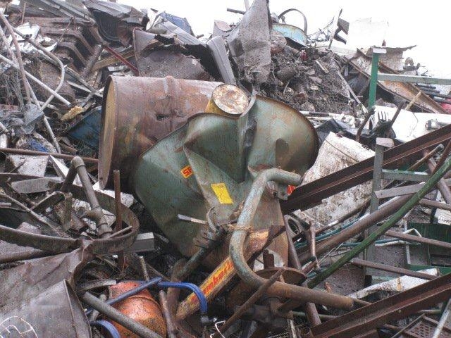 Trasportavano rifiuti ferrosi senza autorizzazione: denunciati  