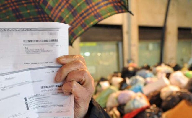 Caos all’Ufficio Tributi di Valenza: cittadini invitati a pagare imposte in realtà già versate