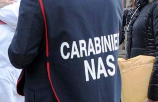 Infermiere ruba farmaci e dispositivi medici per 650 mila euro per portarli in Costa d’Avorio